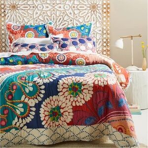 Anthropologie Queen Tahla Quilt & Shams